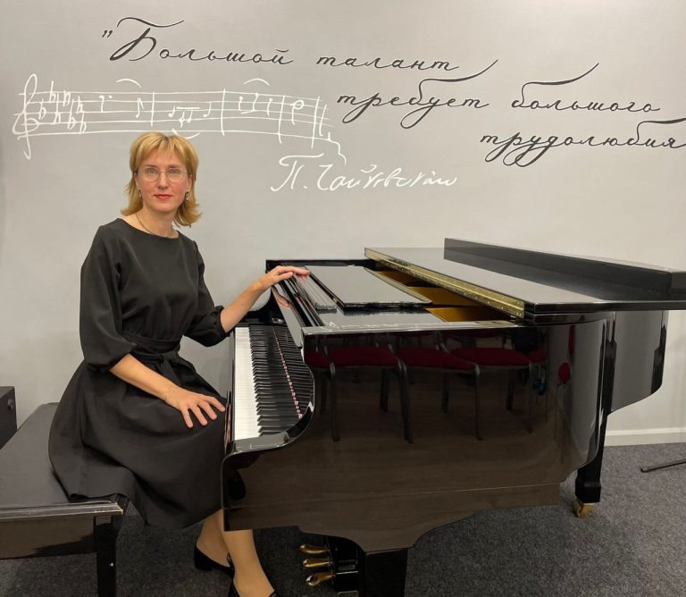 «Моё сердце — родник, моя песня — волна…»