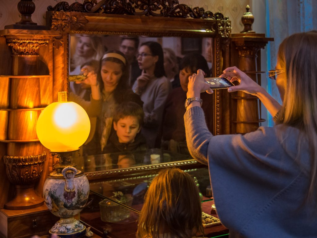 Театрализованная программа «Несколько женских историй»